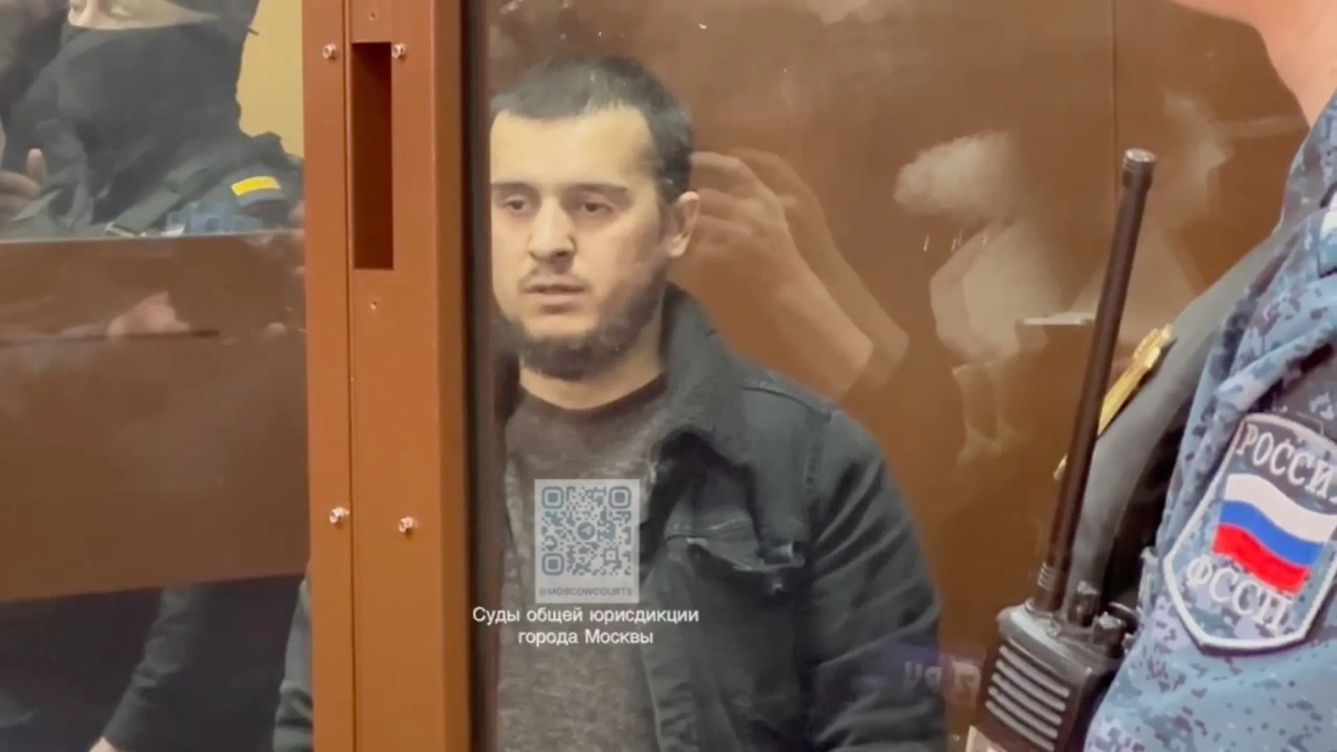 Диловар Исломов в зале Басманного районного суда Москвы. Обложка © Telegram / Суды общей юрисдикции города Москвы