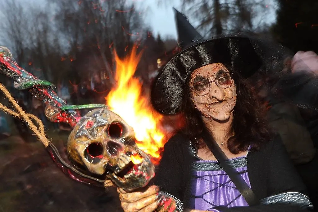 Празднование Вальпургиевой ночи в Германии. Фото © Matthias Bein / dpa