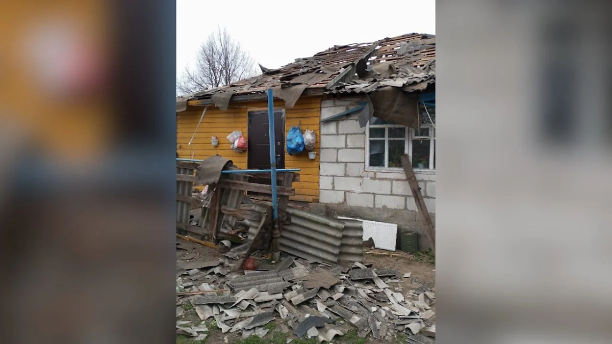 Последствия ночной атаки украинских беспилотников по Коровяковке. Обложка © Telegram / Роман Старовойт