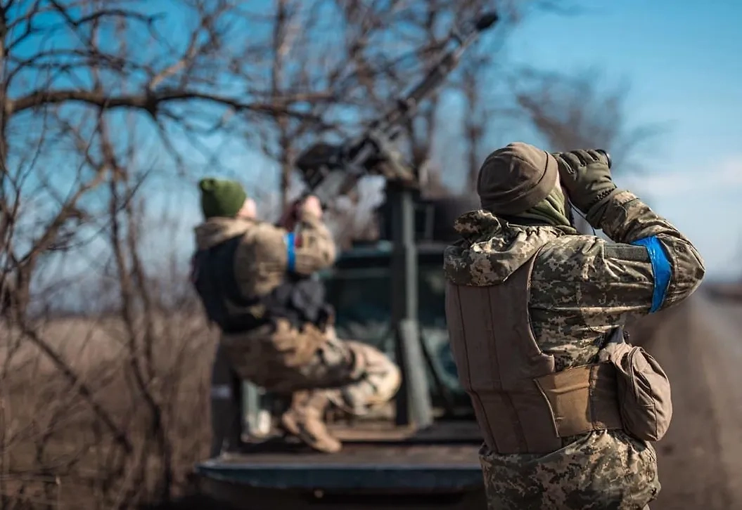 Киевлянин накинулся с ножом на работников военкомата. Обложка © Telegram / Zelenskiy / Official