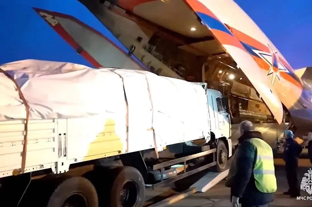 В Курганскую область для борьбы с паводками вылетела аэромобильная группа МЧС. Обложка © Telegram / МЧС России