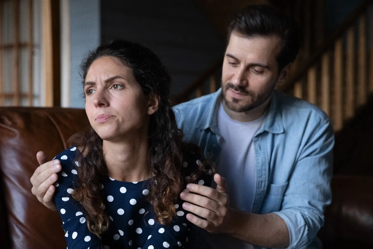 Жена-абьюзер или муж-абьюзер часто оправдывает любовью неправильные действия со своей стороны. Фото © Shutterstock / FOTODOM