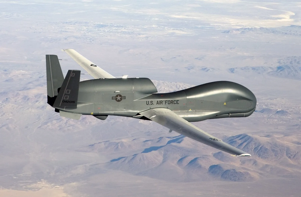 Американский ударно-разведывательный БПЛА RQ-4B Global Hawk ВВС США зафиксирован в воздушном пространстве над акваторией Чёрного моря. Фото © Wikipedia