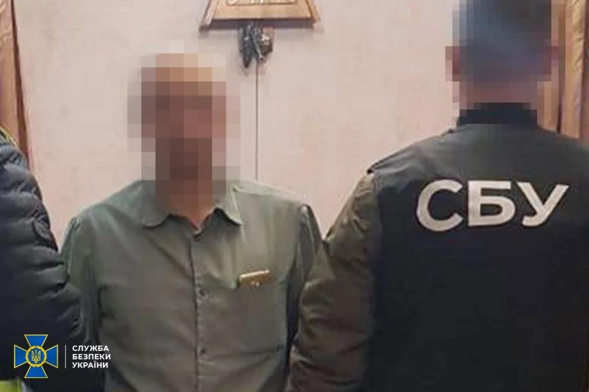 Один из причастных к банде, которая продавала трофейное оружие. Фото © Telegram / СБУ