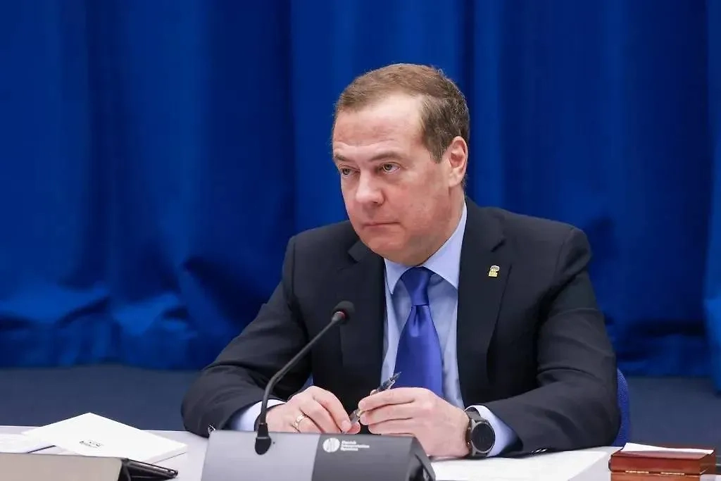 Дмитрий Медведев. Обложка © ТАСС / Владимир Гердо