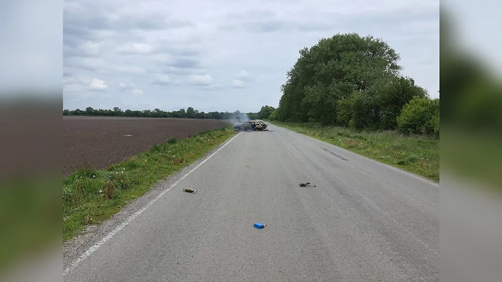 Украинский дрон сбросил взрывчатку на авто в Курской области, погибла женщина. Фото © Telegram / Курская область