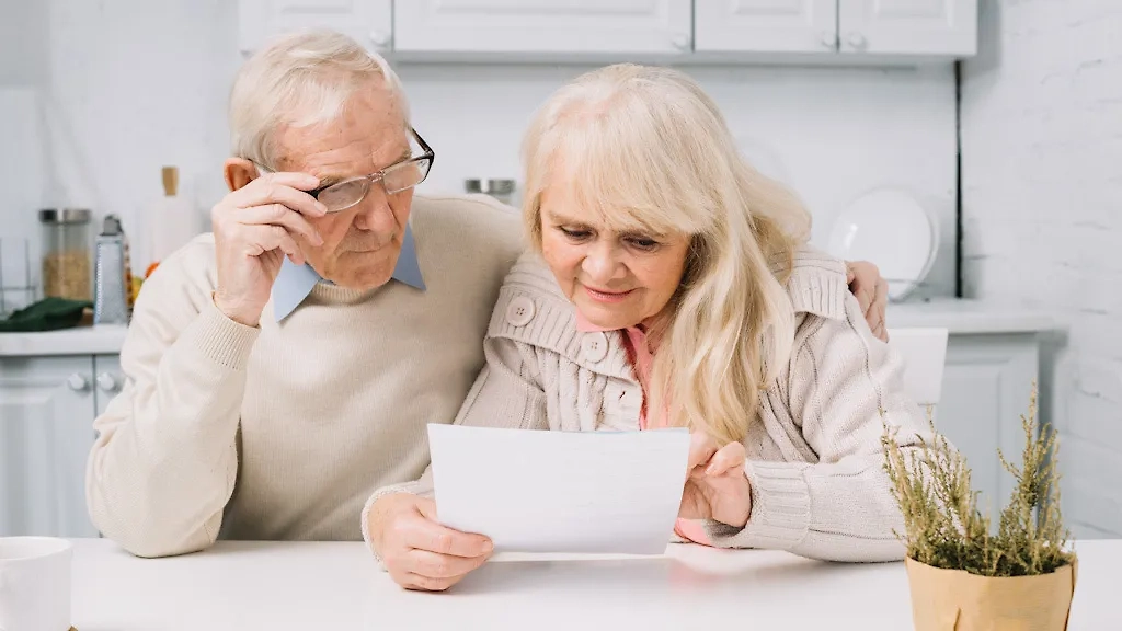 С 1 июня появятся новшества для пенсионеров. Обложка © Freepik 