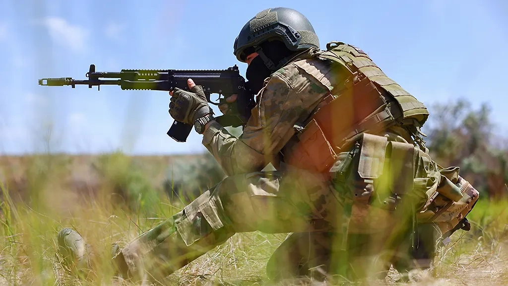 Военнослужащий штурмовых подразделений морской пехоты Черноморского флота. Обложка © ТАСС / Алексей Коновалов