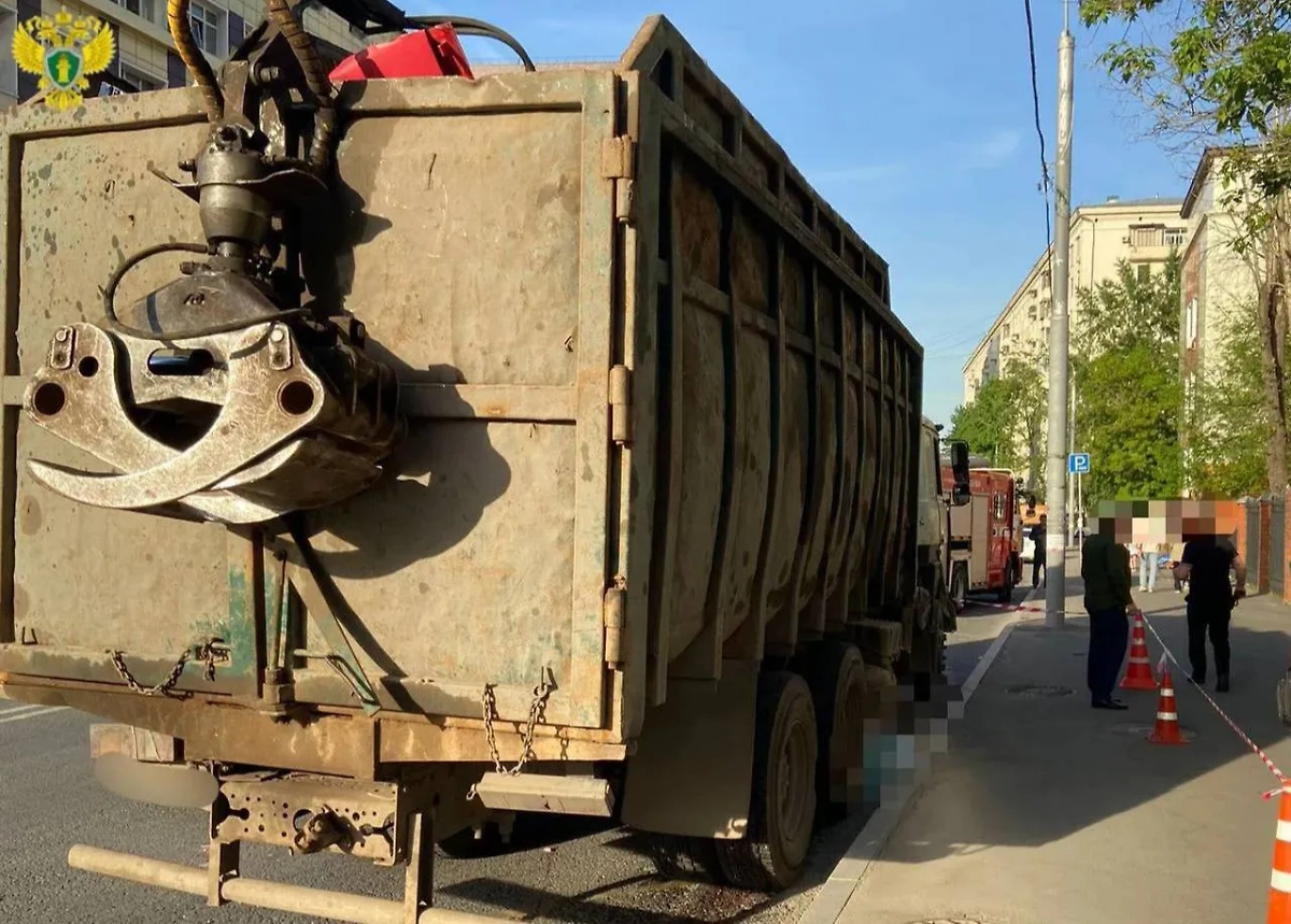 Грузовик, который сбил ребёнка. Фото © Telegram / Прокуратура Москвы