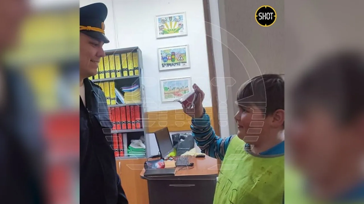 Школьник из Уфы, который мечтает стать инспектором ДПС. Фото © Telegram / SHOT