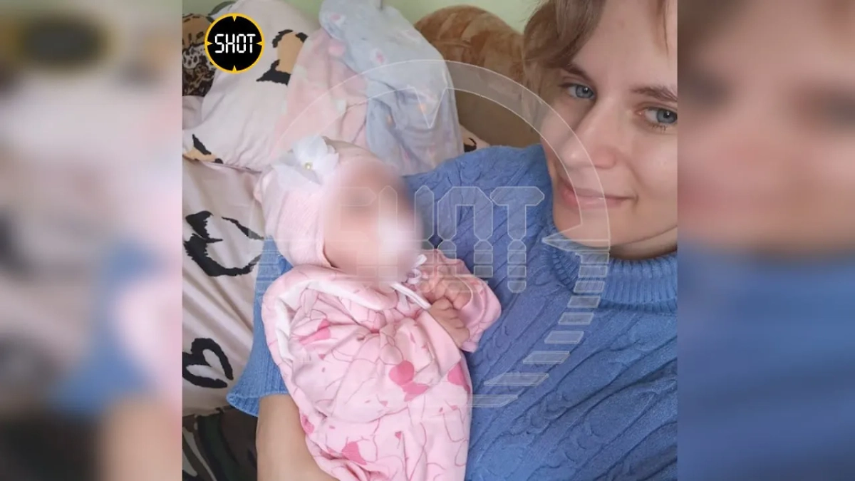 Екатерина Чумакова с ребёнком. Фото © SHOT