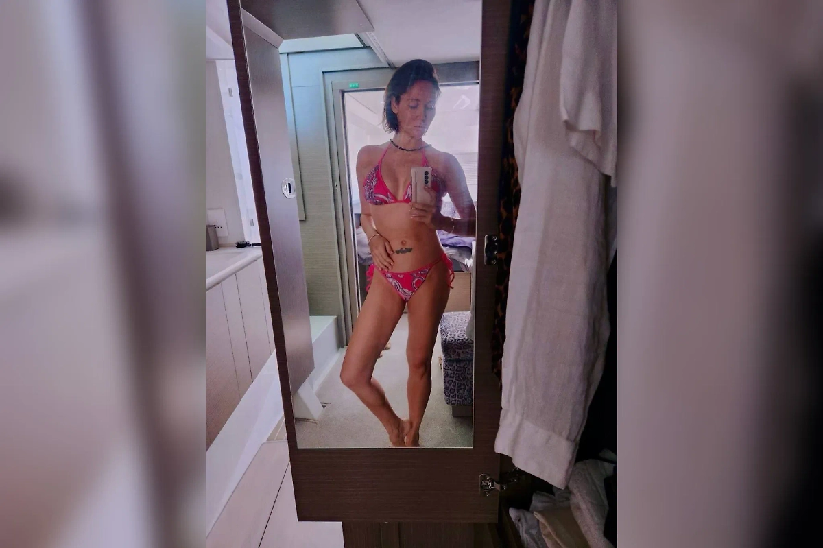 Ляйсан Утяшева снялась в розовом бикини, но без кольца. Фото © Telegram / Ляйсан Утяшева Cha