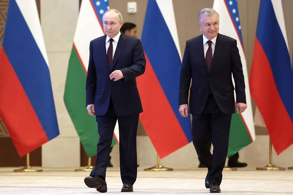 Президент России Владимир Путин и президент Узбекистана Шавкат Мирзиёев (слева направо) Фото © ТАСС / Валерий Шарифулин