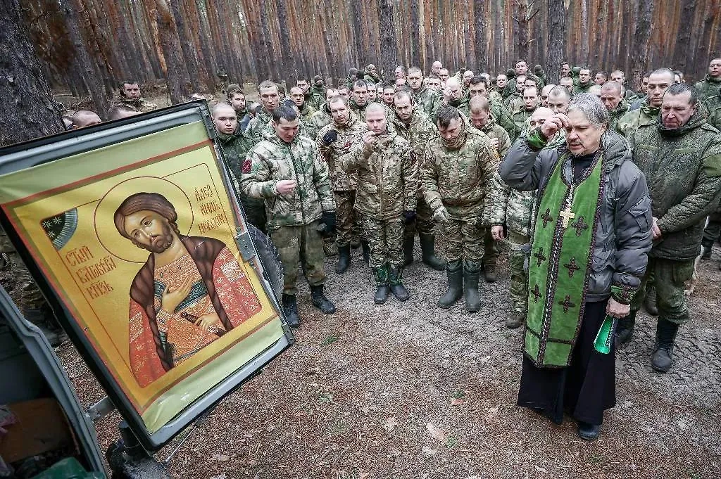 Рождественский молебен в зоне проведения СВО. Обложка © ТАСС / Александр Река