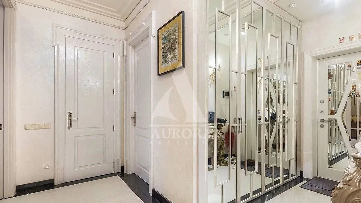 Квартиру с параметрами, совпадающими с жильём Заворотнюк, сейчас можно приобрести за 58 млн рублей. Фото © Cian.ru