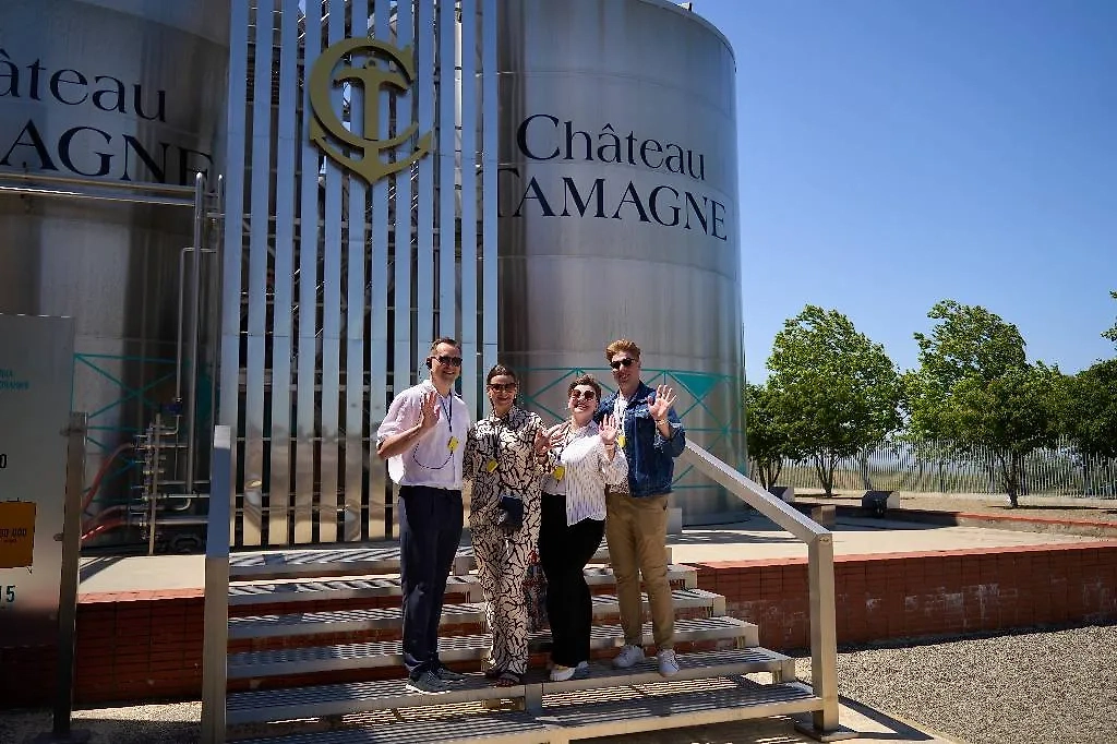 Дарья Молодцова с мужем и друзьями в винодельне на Кубани. Фото © Предоставлено Life.ru / Ташматова Наталья