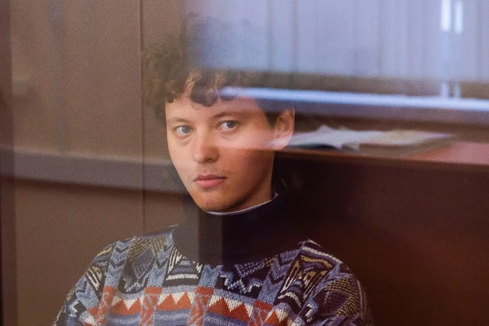 Находящийся в СИЗО скандально известный певец Эдуард Шарлот. Обложка © ТАСС / Альберт Дзень