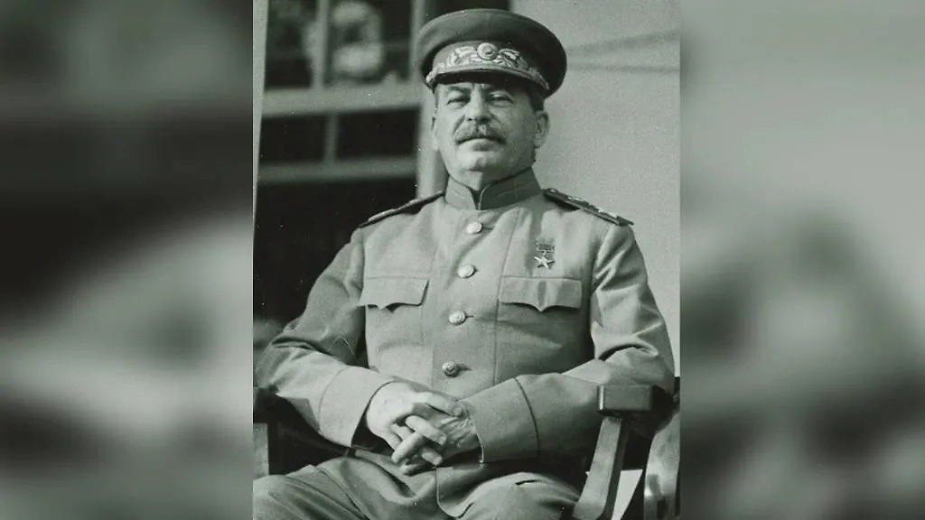 Иосиф Сталин. Обложка © Wikipedia