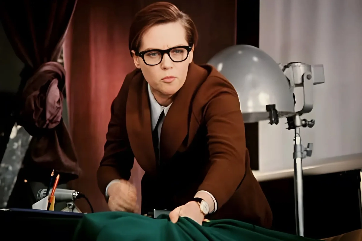 Дамы-Девы — Людмила Прокофьевна из фильма СССР "Служебный роман". Фото © "Служебный роман" (1977), режиссёр Эльдар Рязанов, сценаристы Эмиль Брагинский, Эльдар Рязанов / Kinopoisk