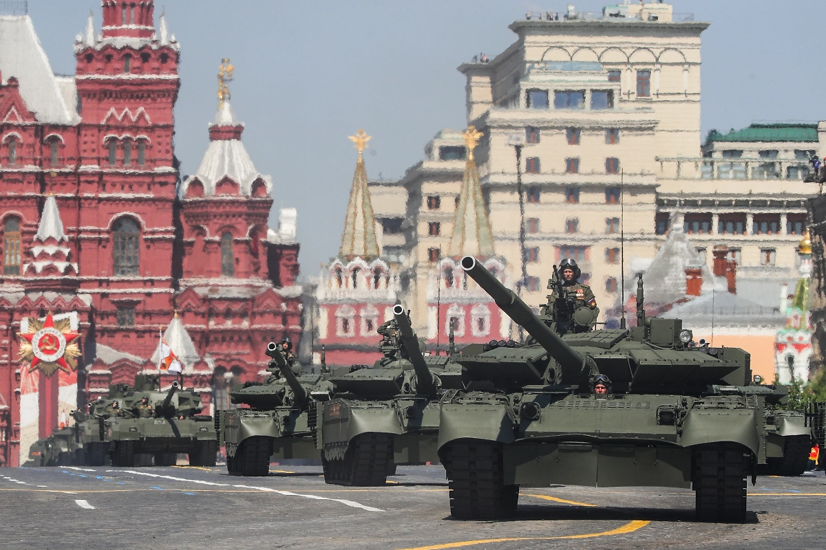 У СВО свои успехи. Масштаб другой, но ожесточённость боёв порой превосходит былые сражения. Обложка © ТАСС / Сергей Бобылев
