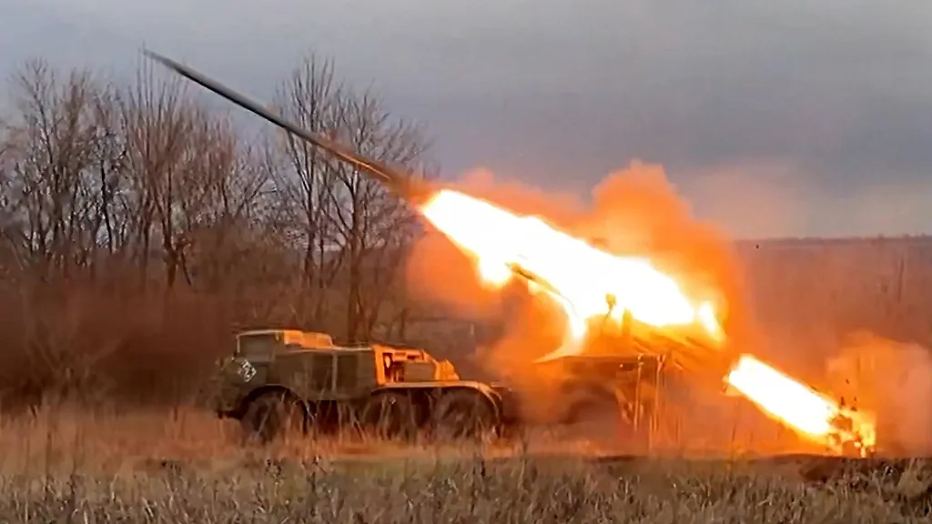 Боевая работа расчёта РСЗО "Ураган". Обложка © ТАСC / Пресс-служба Минобороны РФ