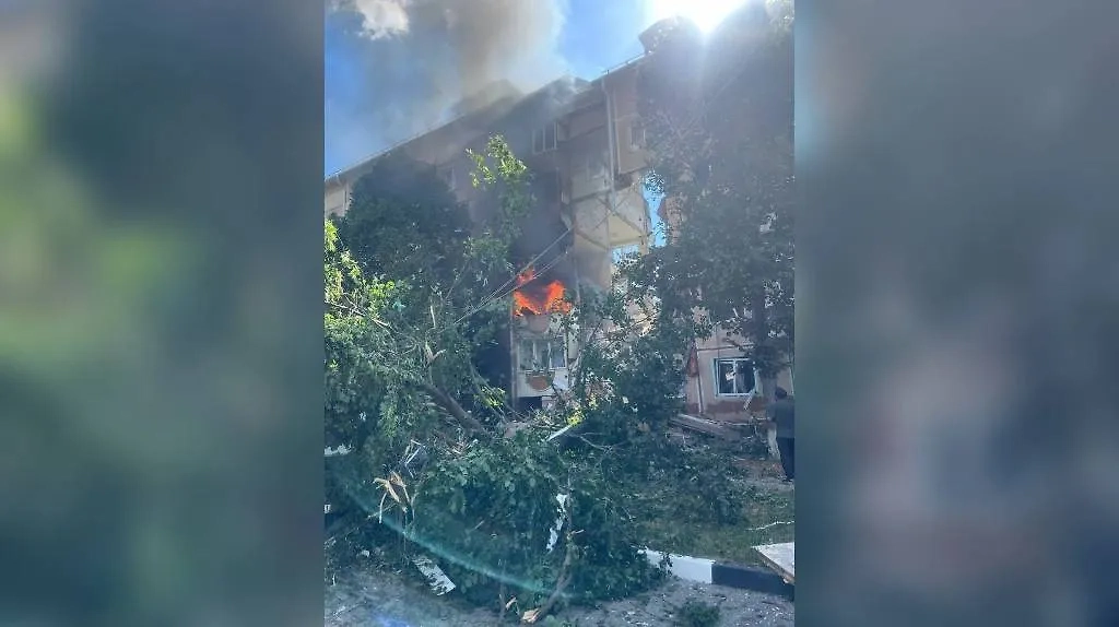 Последствия обрушения многоэтажки из-за обстрела ВСУ в Шебекине. Обложка © Telegram / Настоящий Гладков