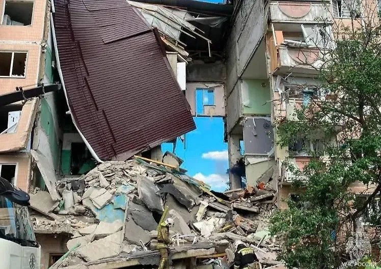 Обрушенный подъезд. Обложка © Telegram / ГУ МЧС по Белгородской области