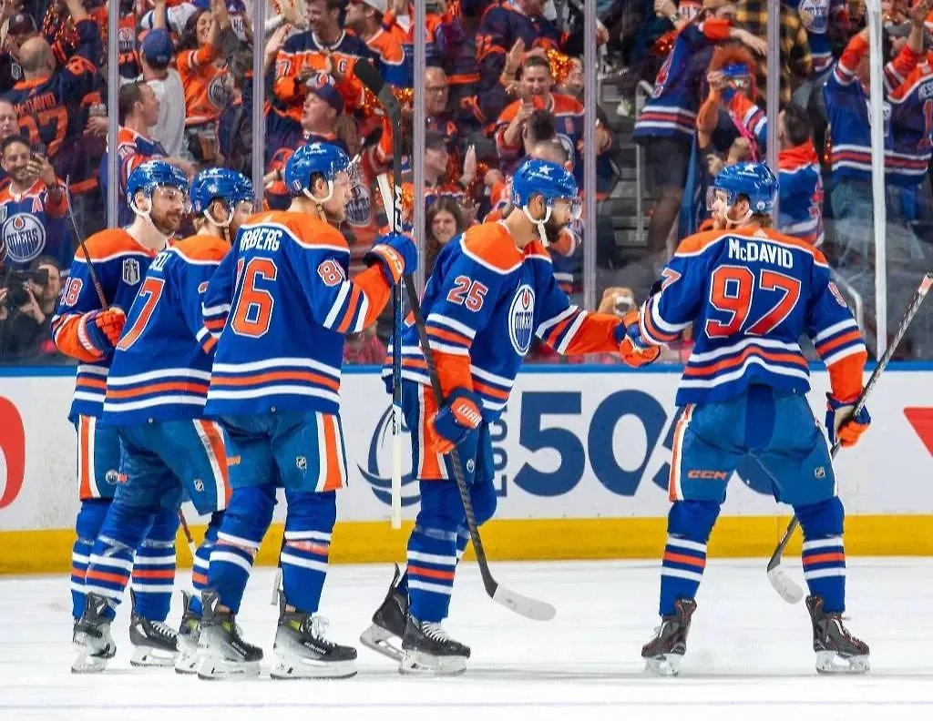 Хоккеисты "Эдмонтон Ойлерз". Обложка © X / Edmonton Oiler