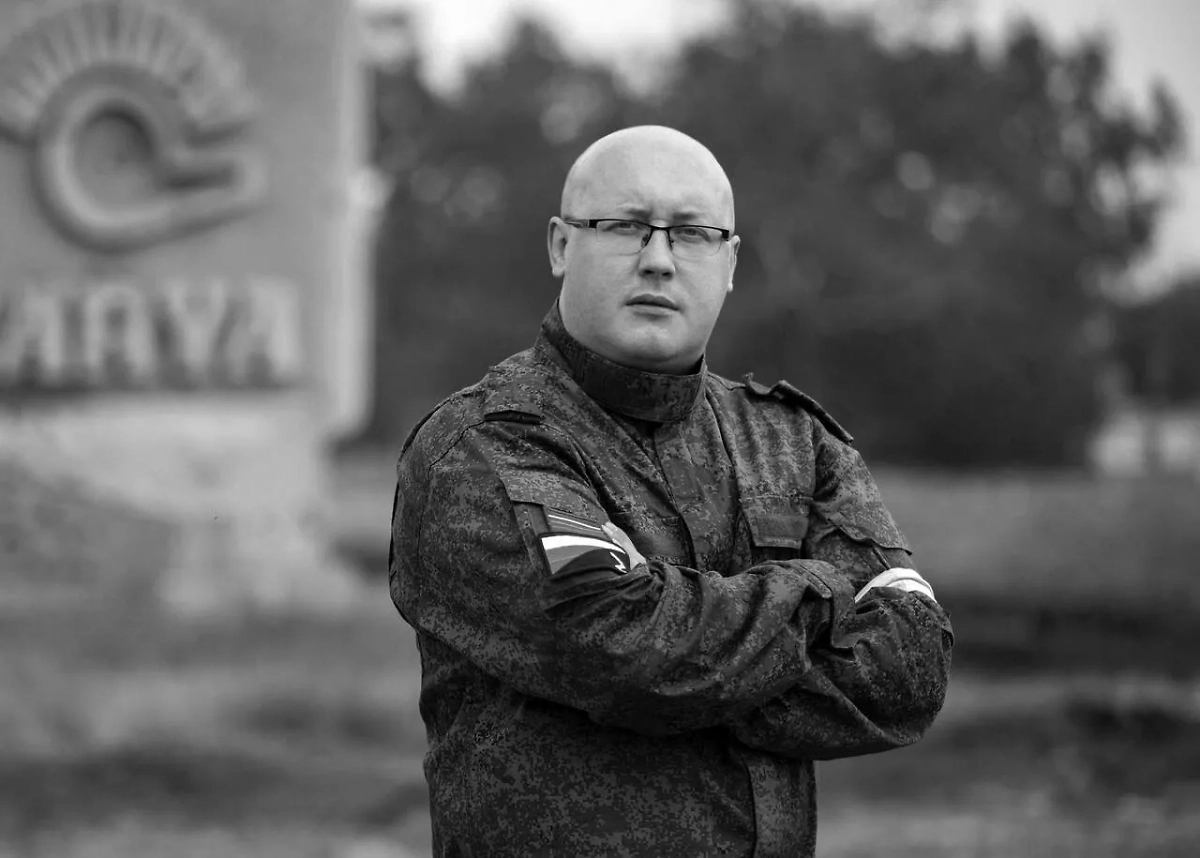 Военный Антон Микужис, сопровождавший попавшую под обстрел в ДНР группу НТВ. Обложка © Telegram / ЛуганскИнформЦентр Z