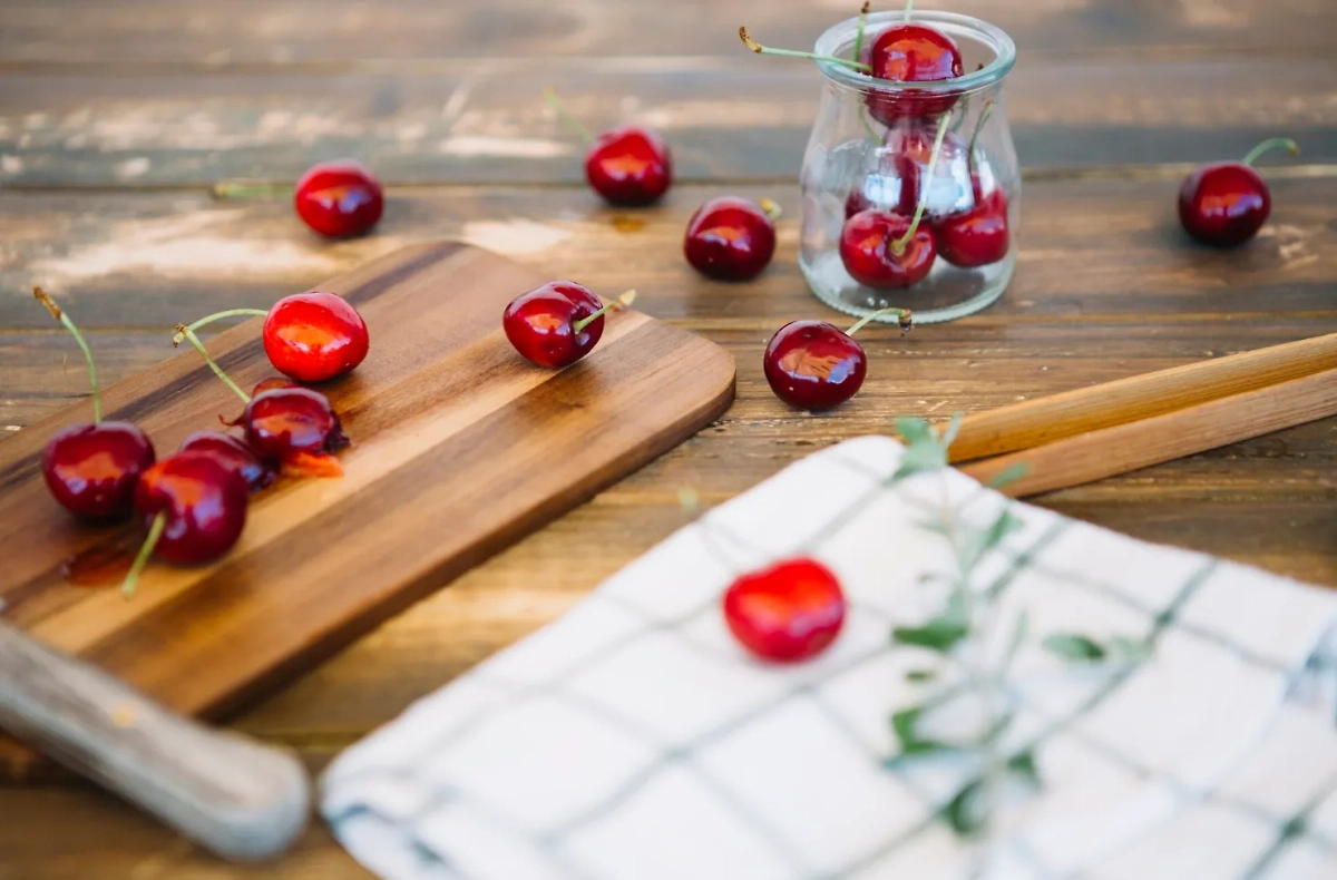 В 100 граммах черешни содержится примерно шестая часть дневной нормы витамина C. Обложка © Freepik.com