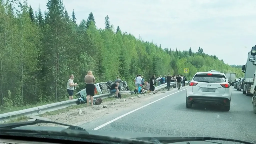 Обстановка после ДТП с автобусом в Пермском крае. Обложка © VK / ЧП Березники!