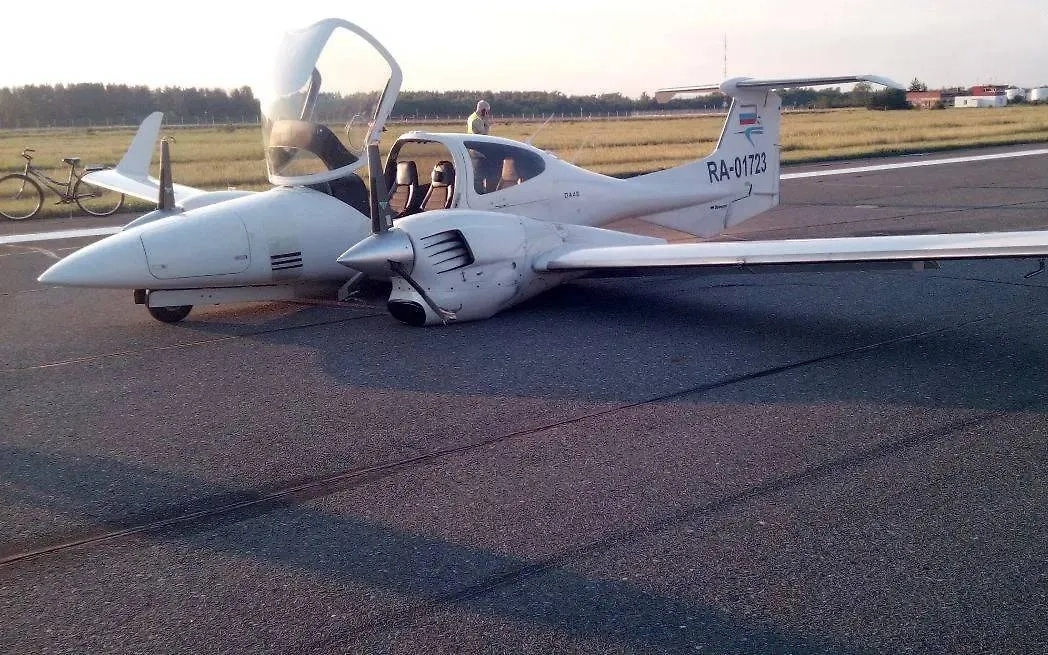 В Татарстане легкомоторный самолёт приземлился на "брюхо". Обложка © Telegram / Приволжская транспортная прокуратура