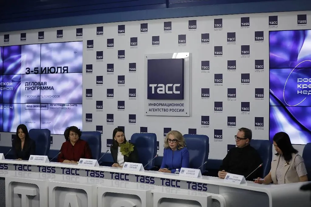 Пресс-конференция перед проведением форума "Российская креативная неделя". Обложка © Life.ru / Андрей Тишин