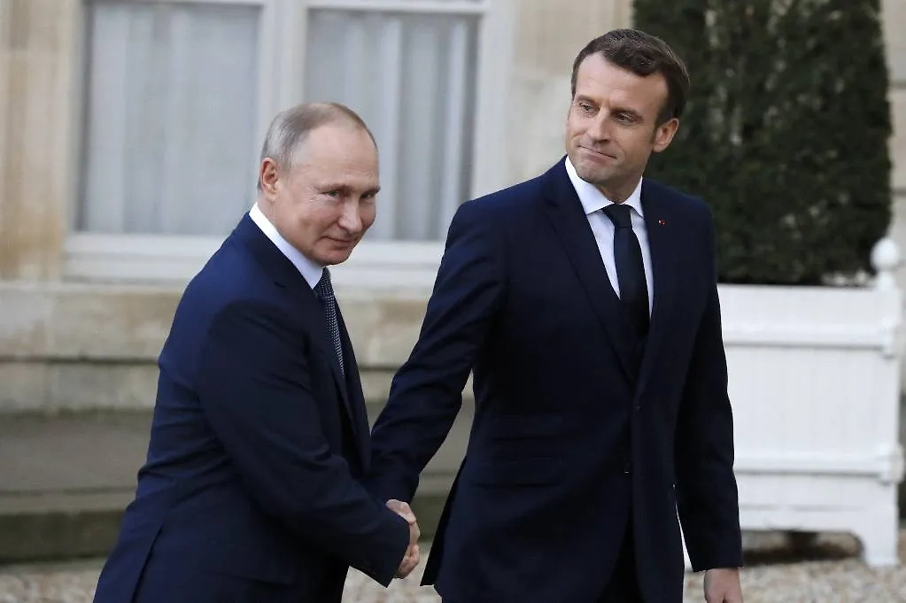 Владимир Путин и Эмманюэль Макрон. Обложка © ТАСС / Zuma
