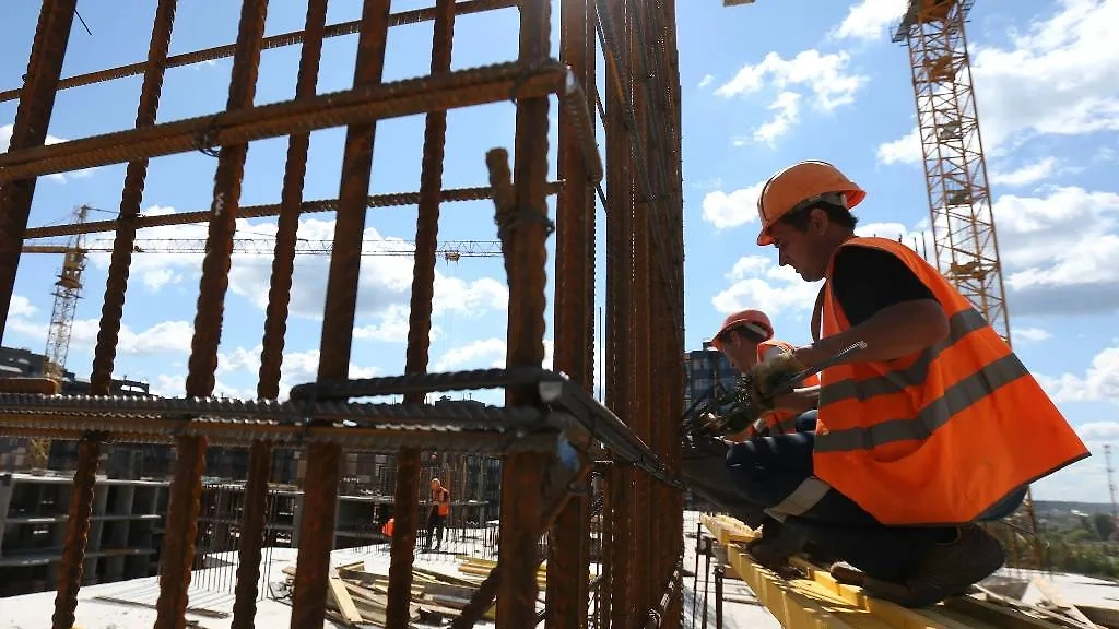 Работы по строительству дома на территории жилого комплекса. Фото © ТАСС / Вячеслав Прокофьев