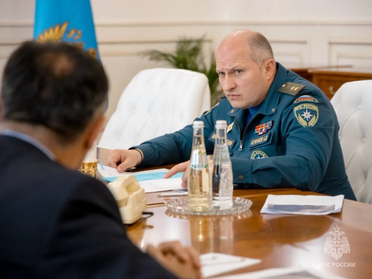 Глава МЧС России Александр Куренков. Фото © Telegram / МЧС России