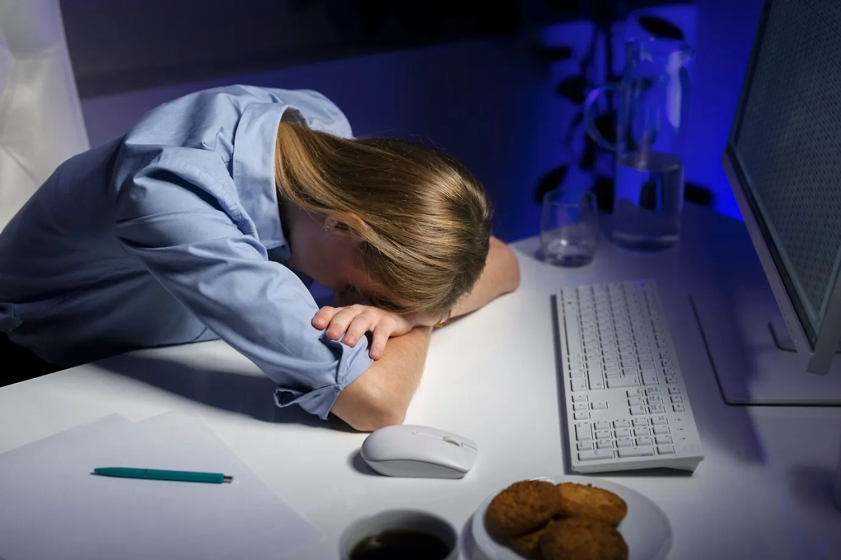 Названы профессии с высоким риском синдрома хронической усталости. Обложка © Freepik.com / freepik