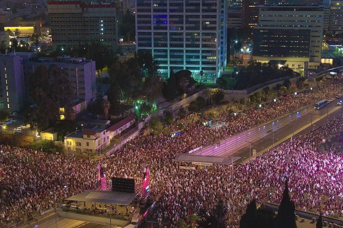 Многотысячный митинг в центре Тель-Авива. Обложка © X / Noga Tarnopolsky