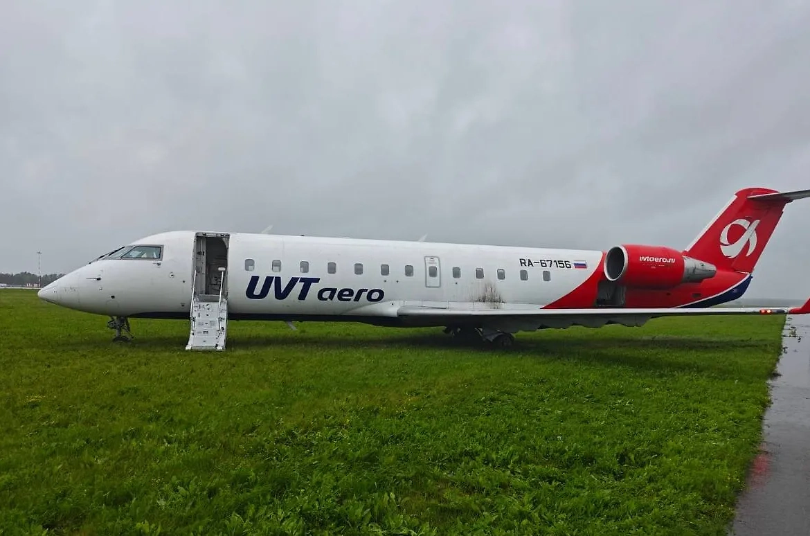 На Урале самолёт выкатился за пределы ВПП. Обложка © Telegram / Уральская транспортная прокуратура