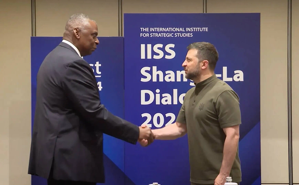 Ллойд Остин и Владимир Зеленский в Сингапуре. Обложка © Telegram / Zelenskiy Official