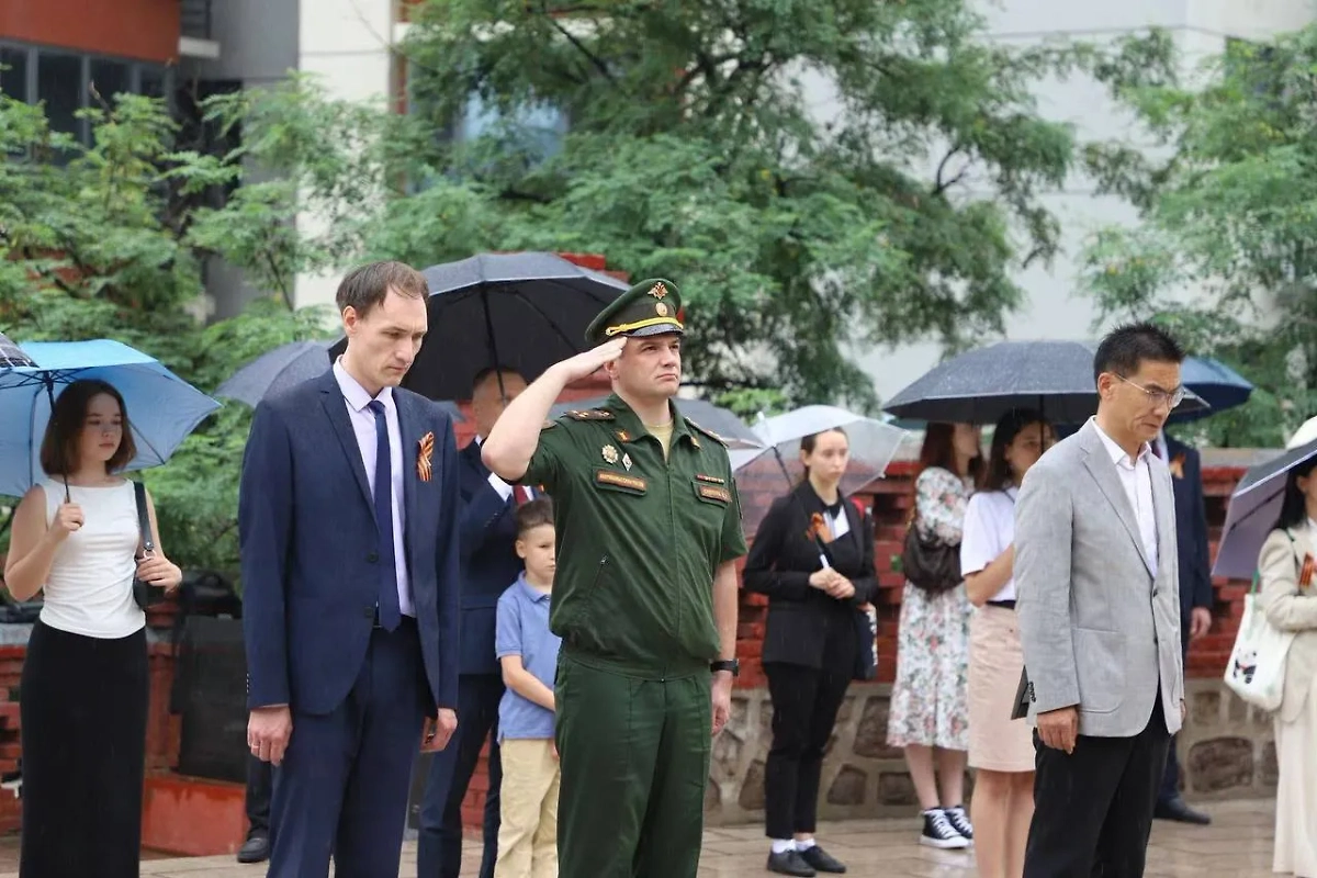 Акция "Свеча Памяти" в Китае. Фото © Telegram / Посольство России в Китае