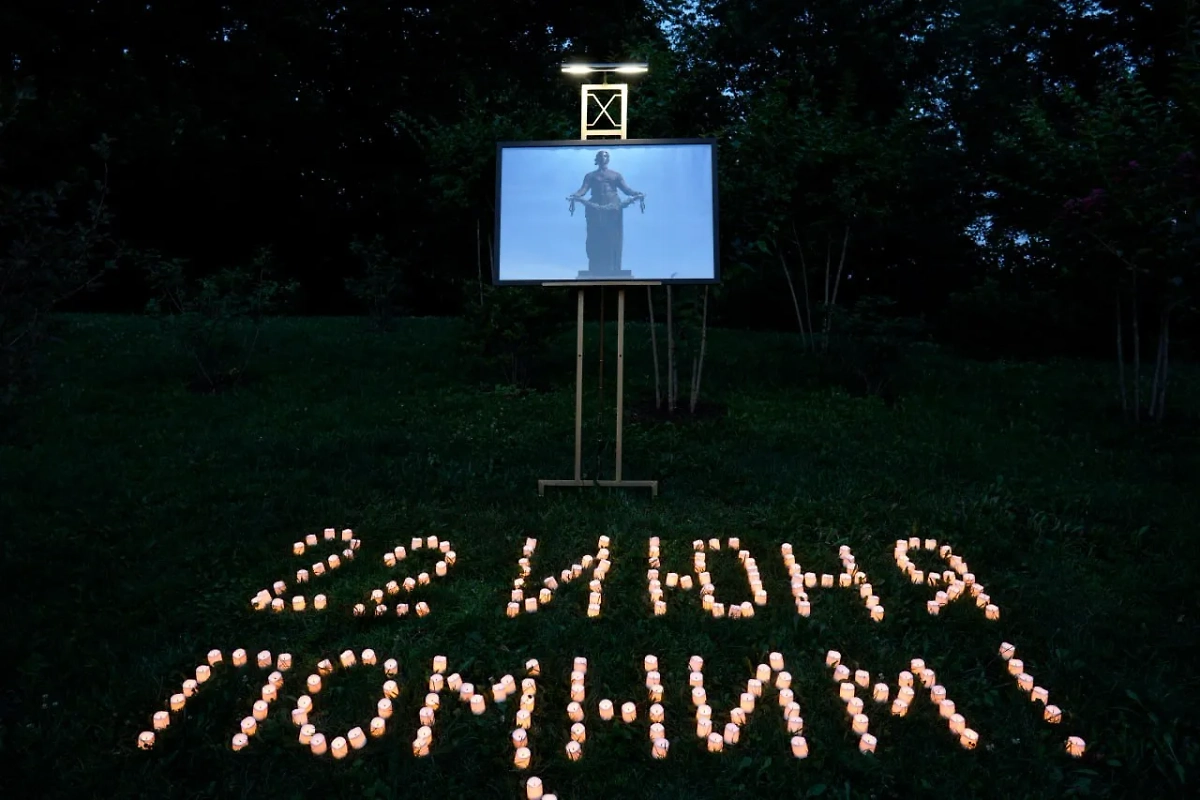 Акция "Свеча Памяти" в США. Фото © Telegram / Embassy of Russia in the USA / Посольство России в США