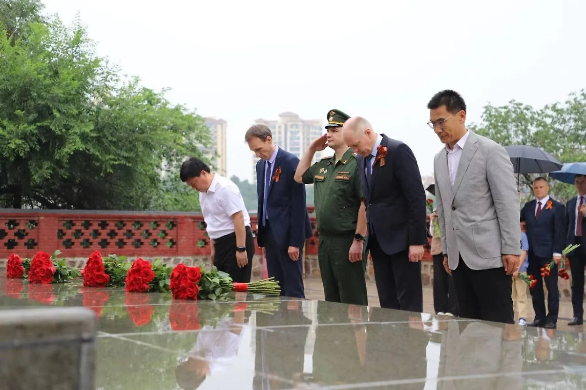 Акция "Свеча Памяти" в Китае. Фото © Telegram / Посольство России в Китае