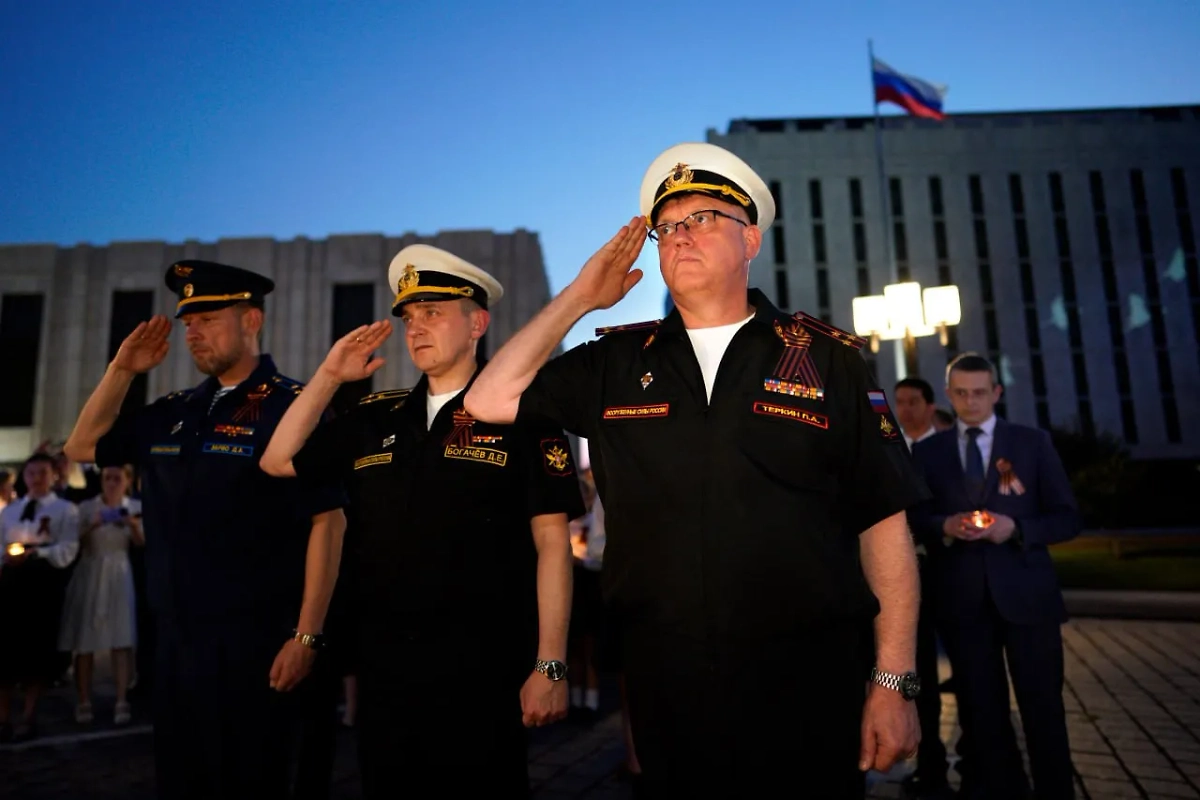 Акция "Свеча Памяти" в США. Фото © Telegram / Embassy of Russia in the USA / Посольство России в США