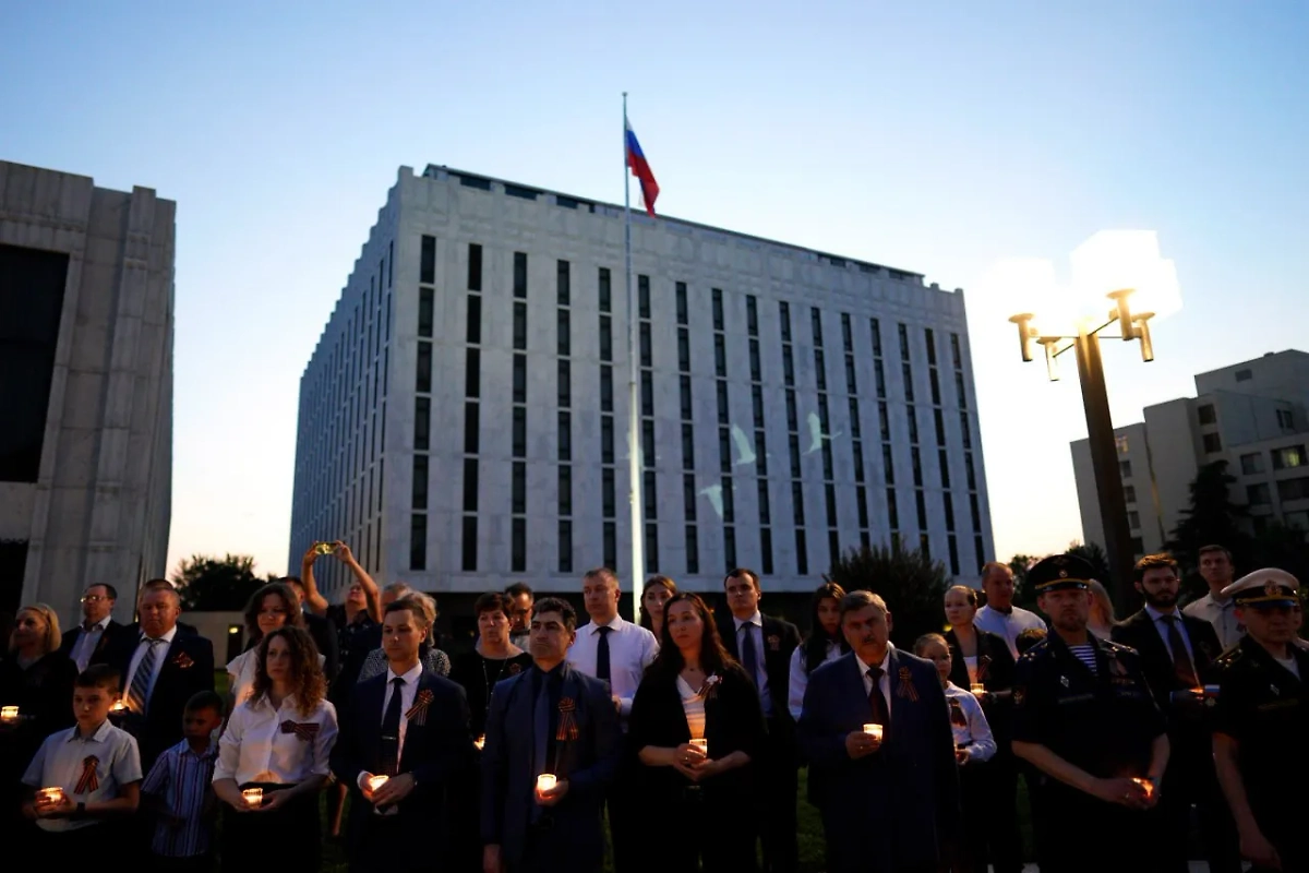 Акция "Свеча Памяти" в США. Фото © Telegram / Embassy of Russia in the USA / Посольство России в США