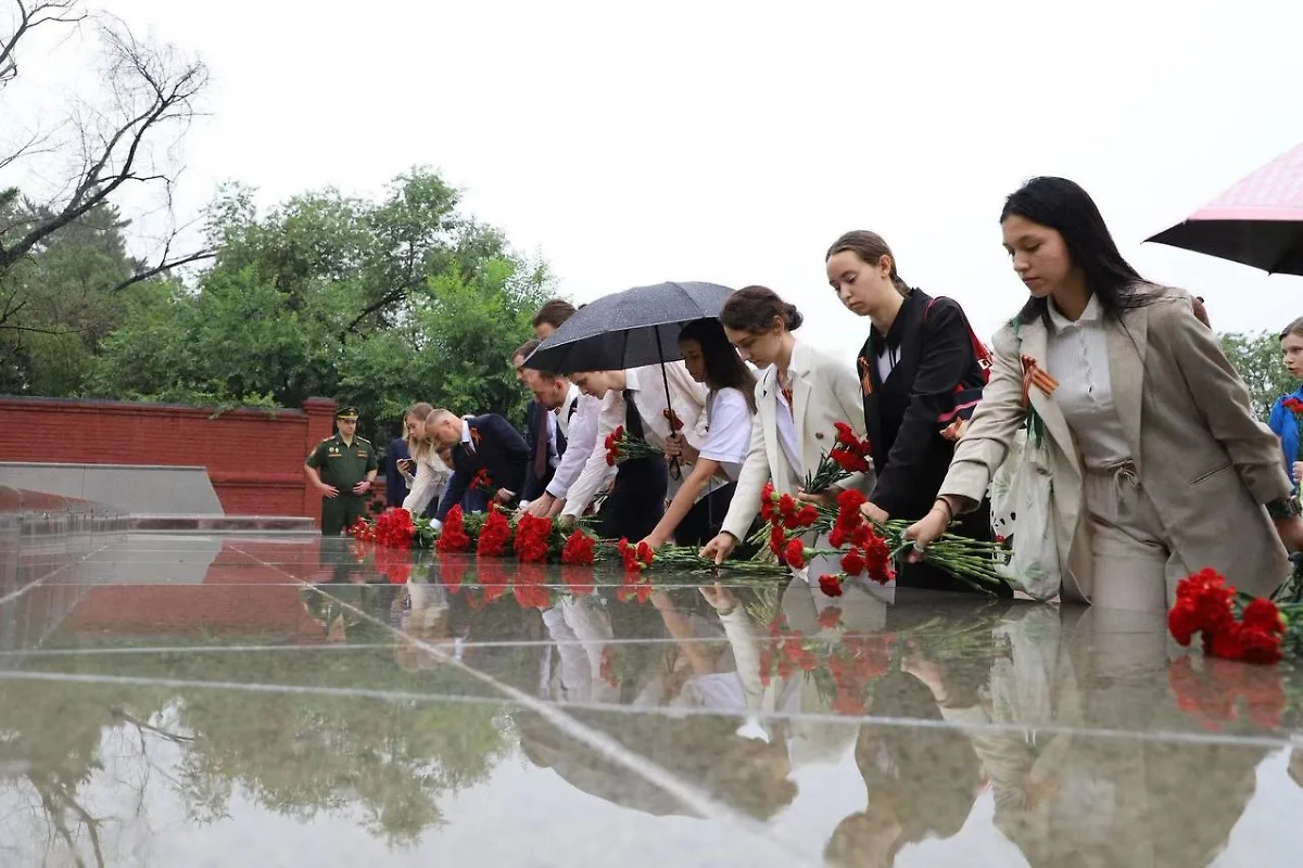 Акция "Свеча Памяти" в Китае. Фото © Telegram / Посольство России в Китае