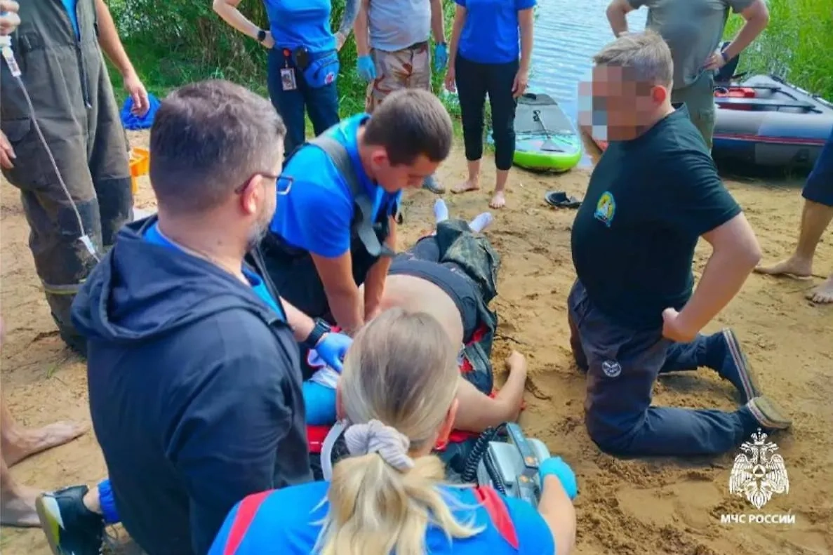 В Тверской области спасли аквалангистку. Обложка © Telegram / МЧС России 