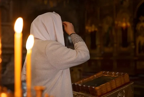 От посещения богослужения следует воздержаться людям с неподобающим поведением. Обложка © Freepik