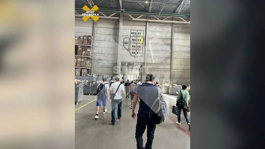 Обстановка на подмосковном складе Wildberries в Коледине, где насмерть разбился человек. Фото © Telegram / "SHOT ПРОВЕРКА"