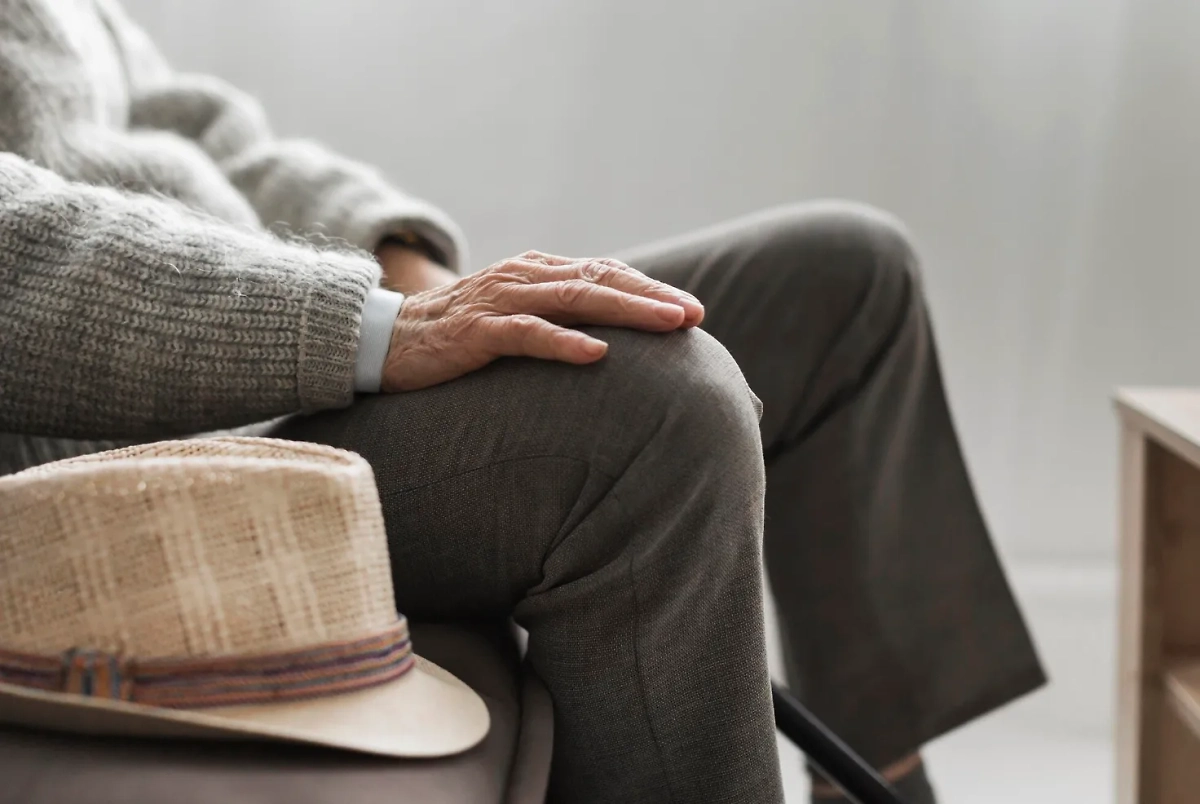 "Старческий запах" обусловлен изменениями в составе пота. Обложка © Freepik.com